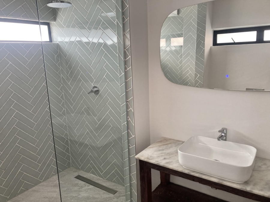 To Let 2 Bedroom Property for Rent in Claremont Village Western Cape